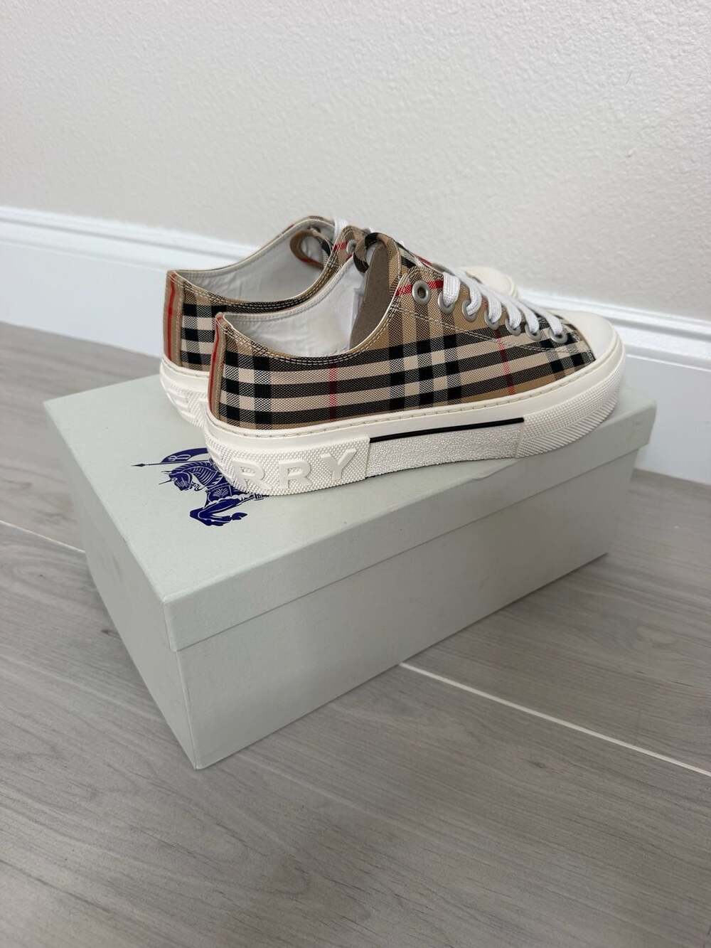 Authentic Burberry Archive Beige Vintage Check Sneakers US 8 EU 38.5 BoxDustBag - Picture 6 of 10